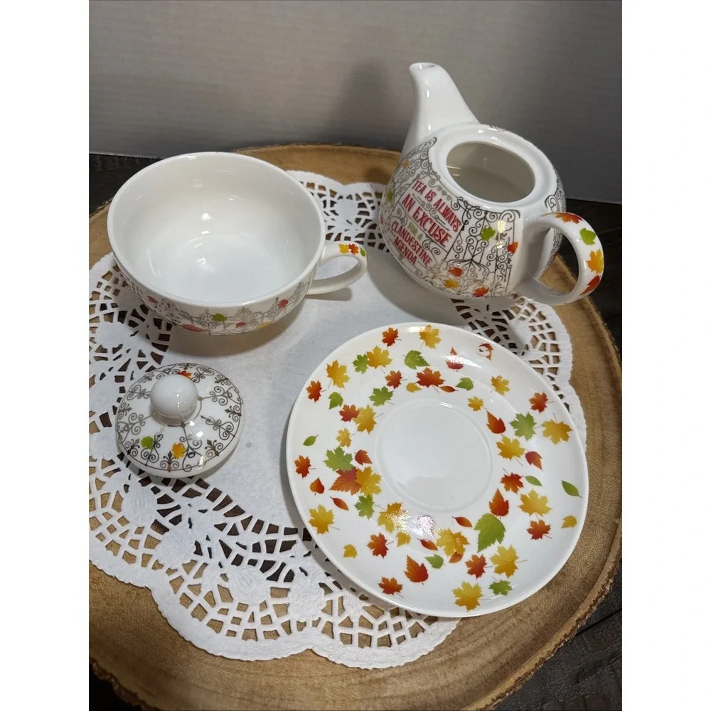 Illumicrate Chain of Gold Tea For One Teapot Cup Saucer Cassandra Clare Set
